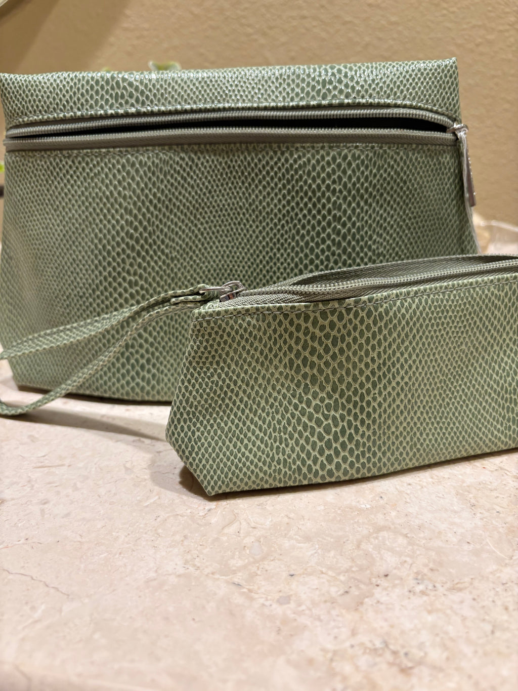 2-Piece Green Clinique Makeup Bag Set