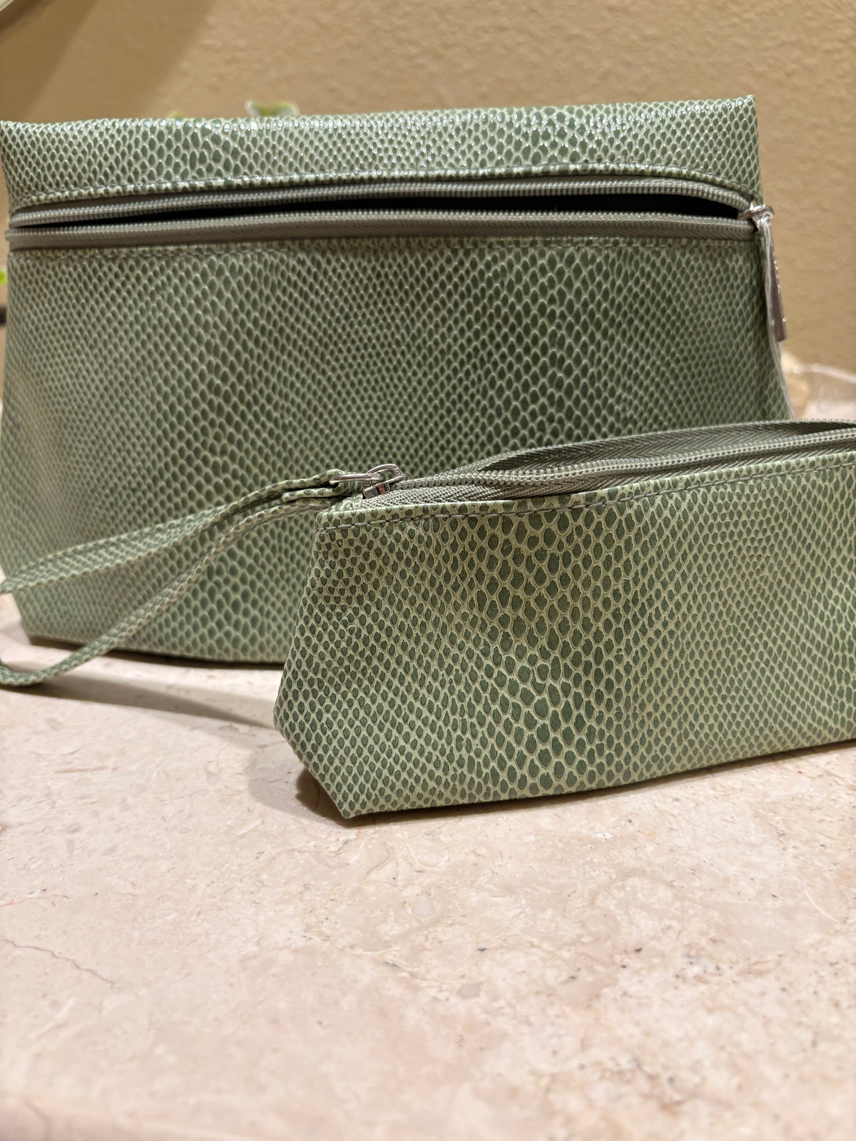 2-Piece Green Clinique Makeup Bag Set