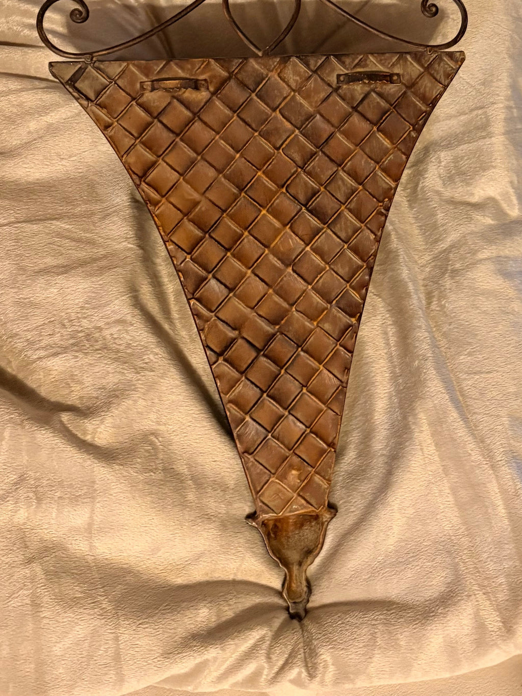 Vintage Metal Umbrella-Shaped Wall Hanging
