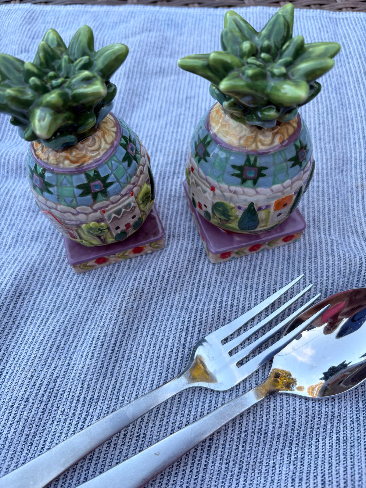 Jim Shore Crafted Int. Pineapple Salt & Pepper Shaker Set