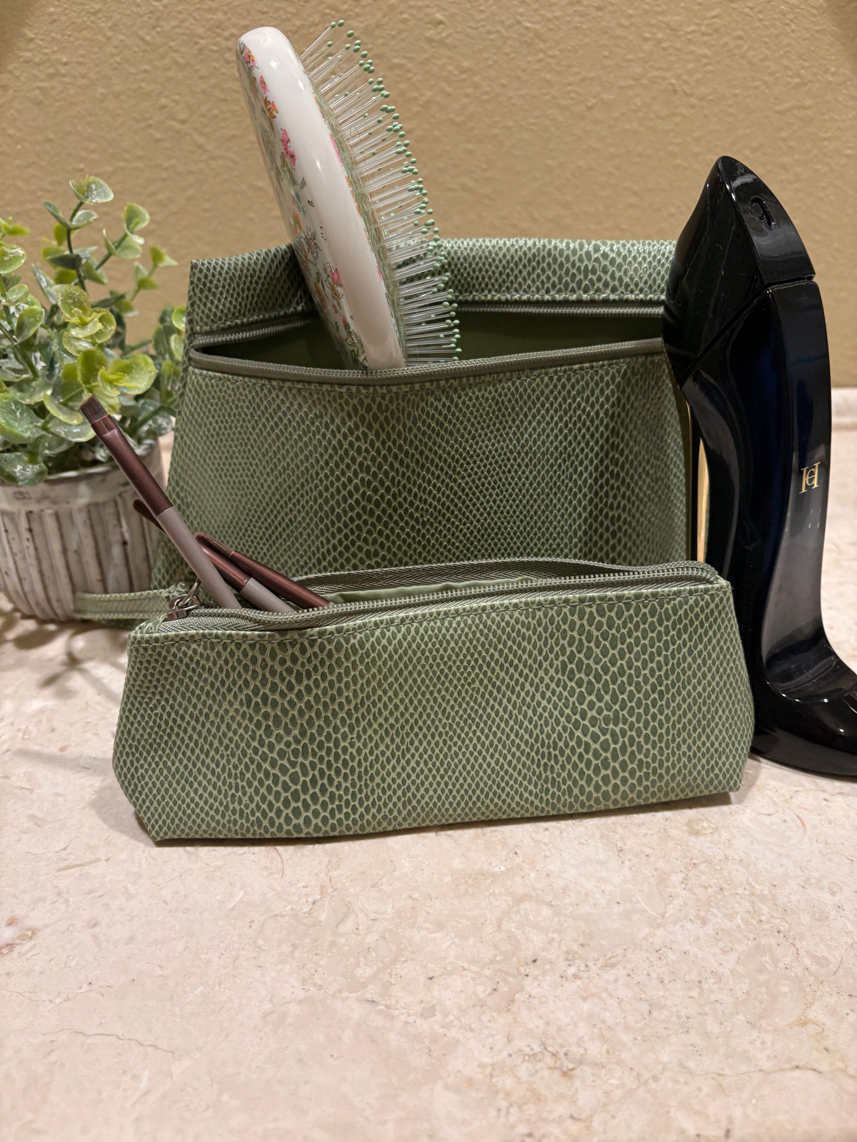 2-Piece Green Clinique Makeup Bag Set
