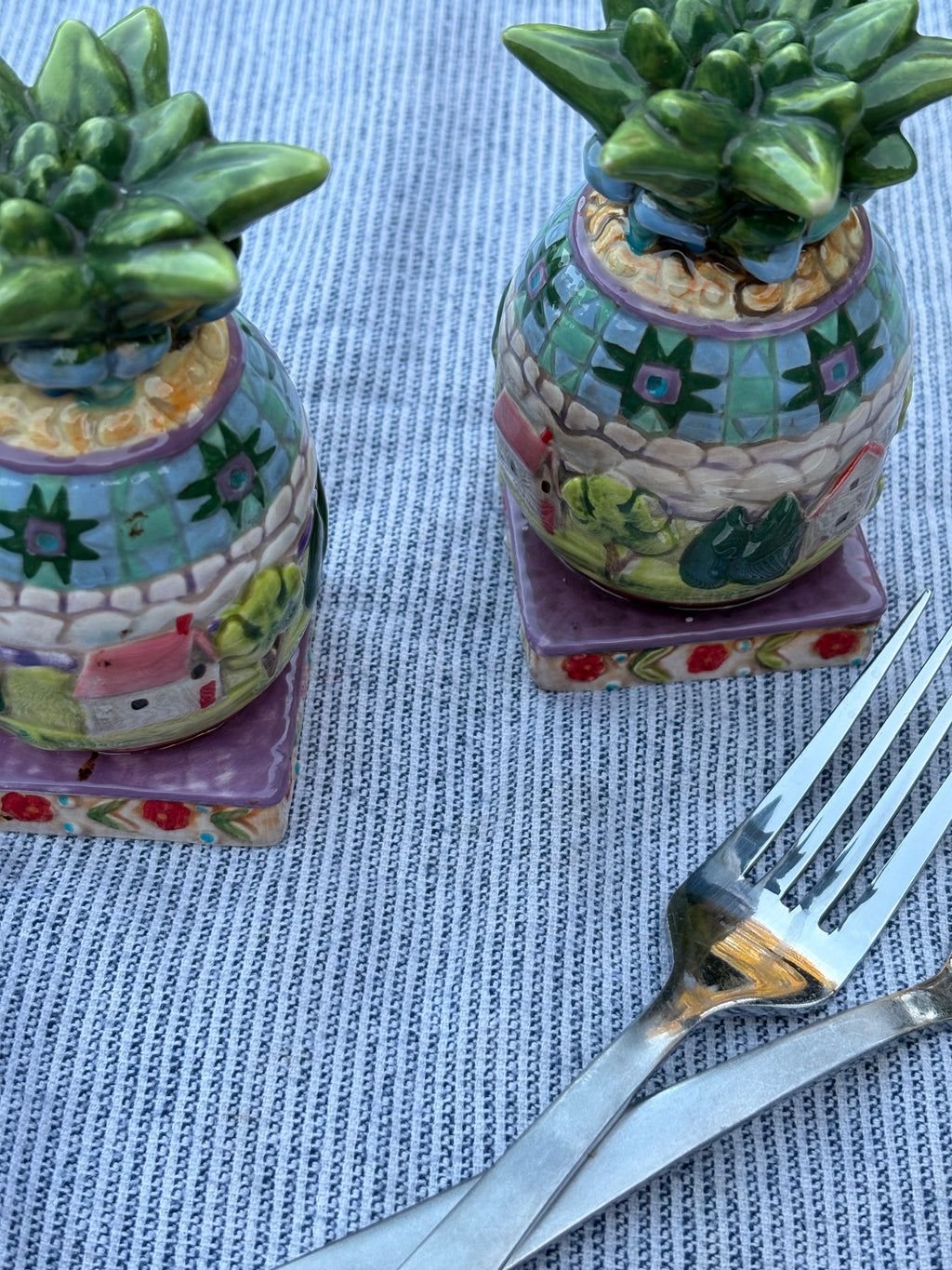 Jim Shore Crafted Int. Pineapple Salt & Pepper Shaker Set
