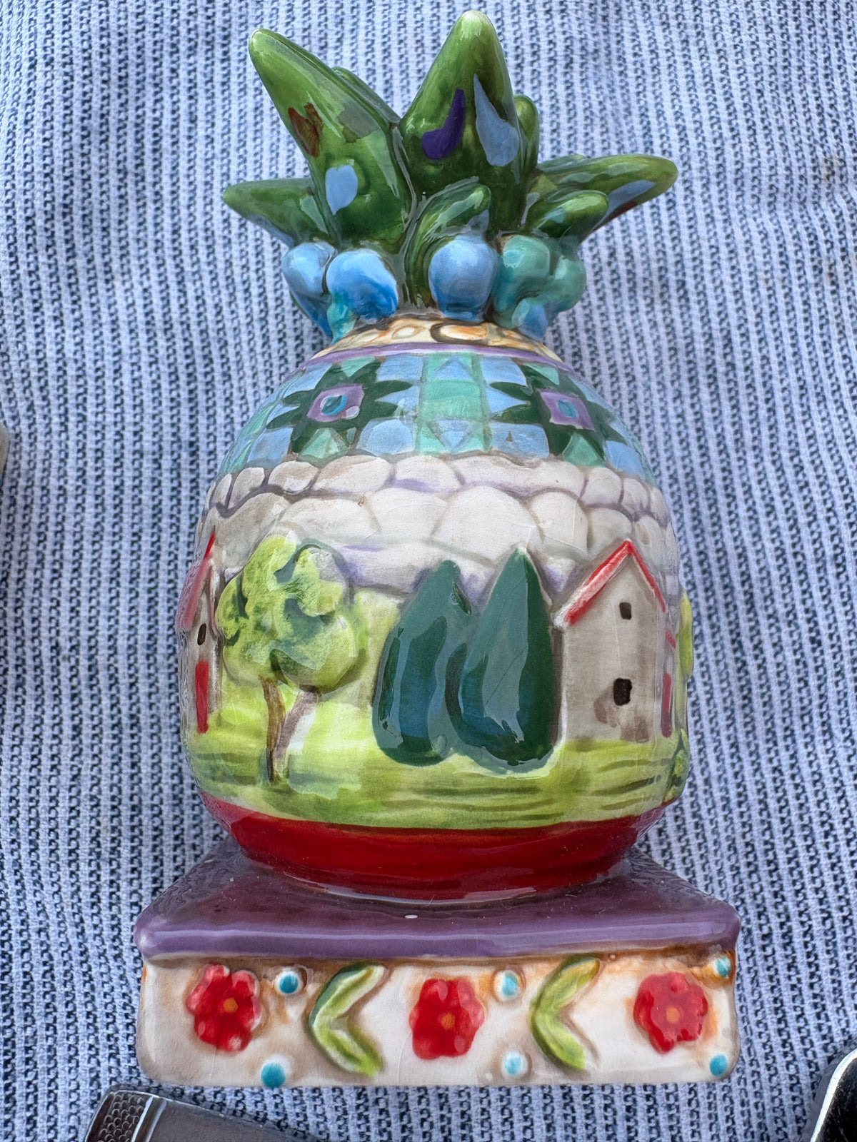 Jim Shore Crafted Int. Pineapple Salt & Pepper Shaker Set