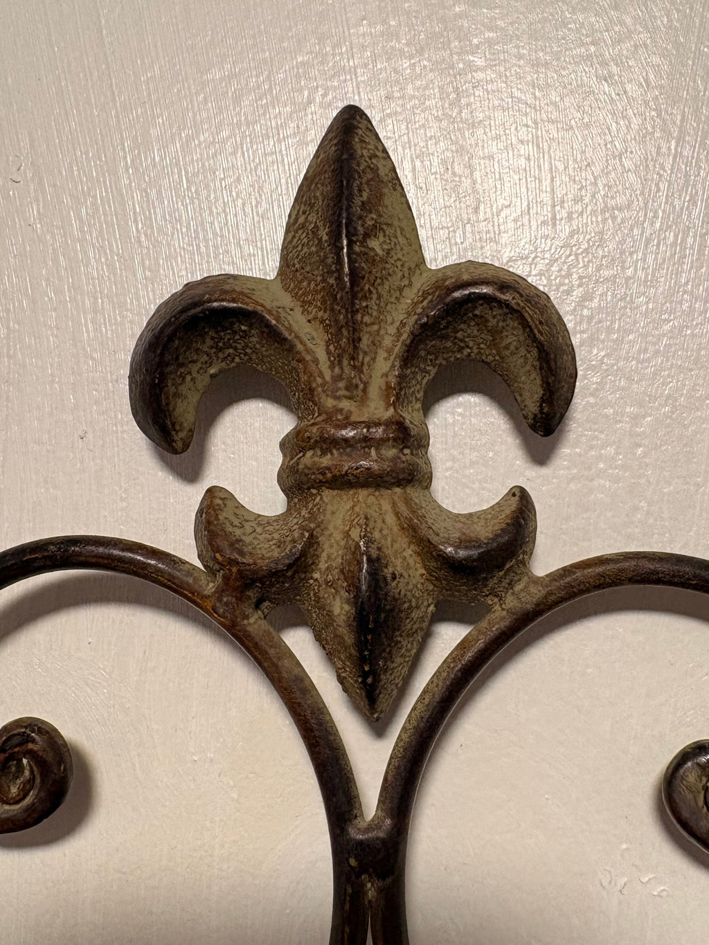 Vintage Metal Umbrella-Shaped Wall Hanging