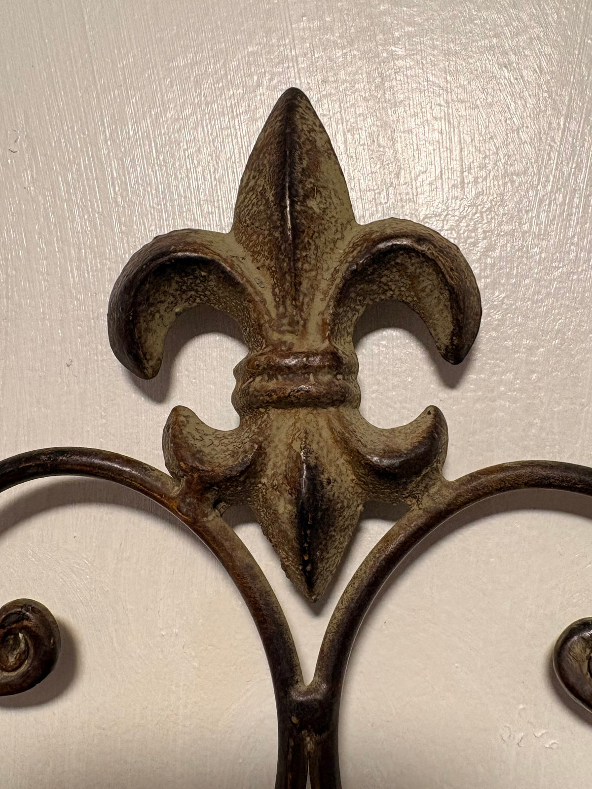 Vintage Metal Umbrella-Shaped Wall Hanging
