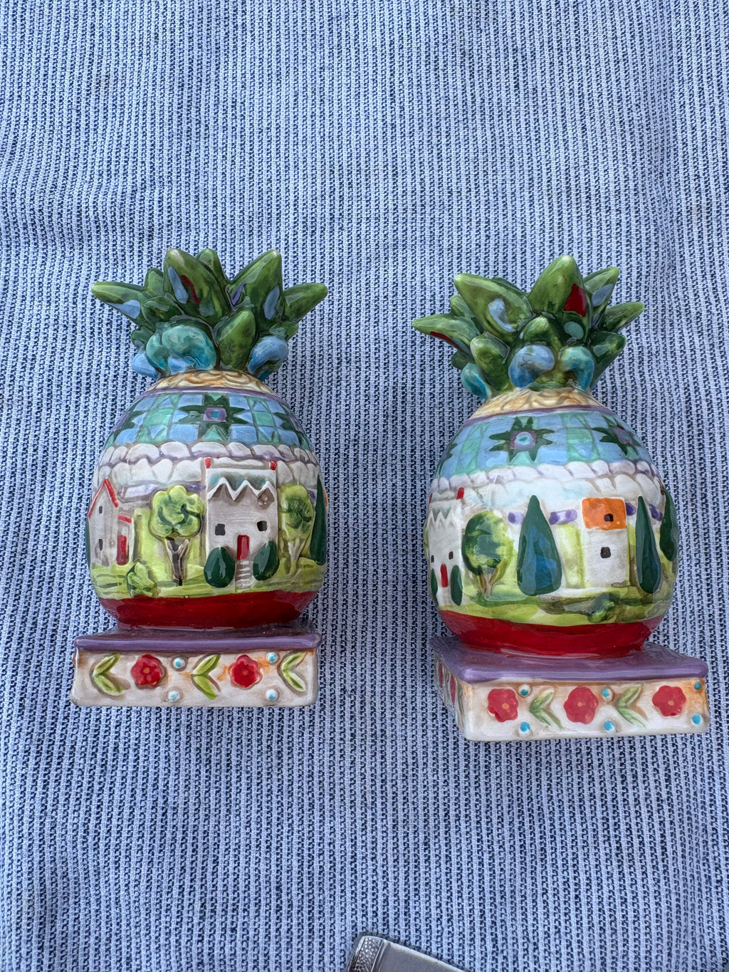Jim Shore Crafted Int. Pineapple Salt & Pepper Shaker Set