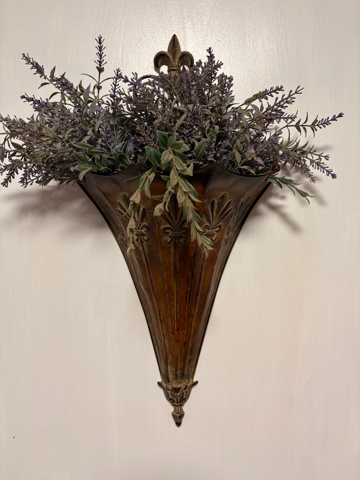 Vintage Metal Umbrella-Shaped Wall Hanging