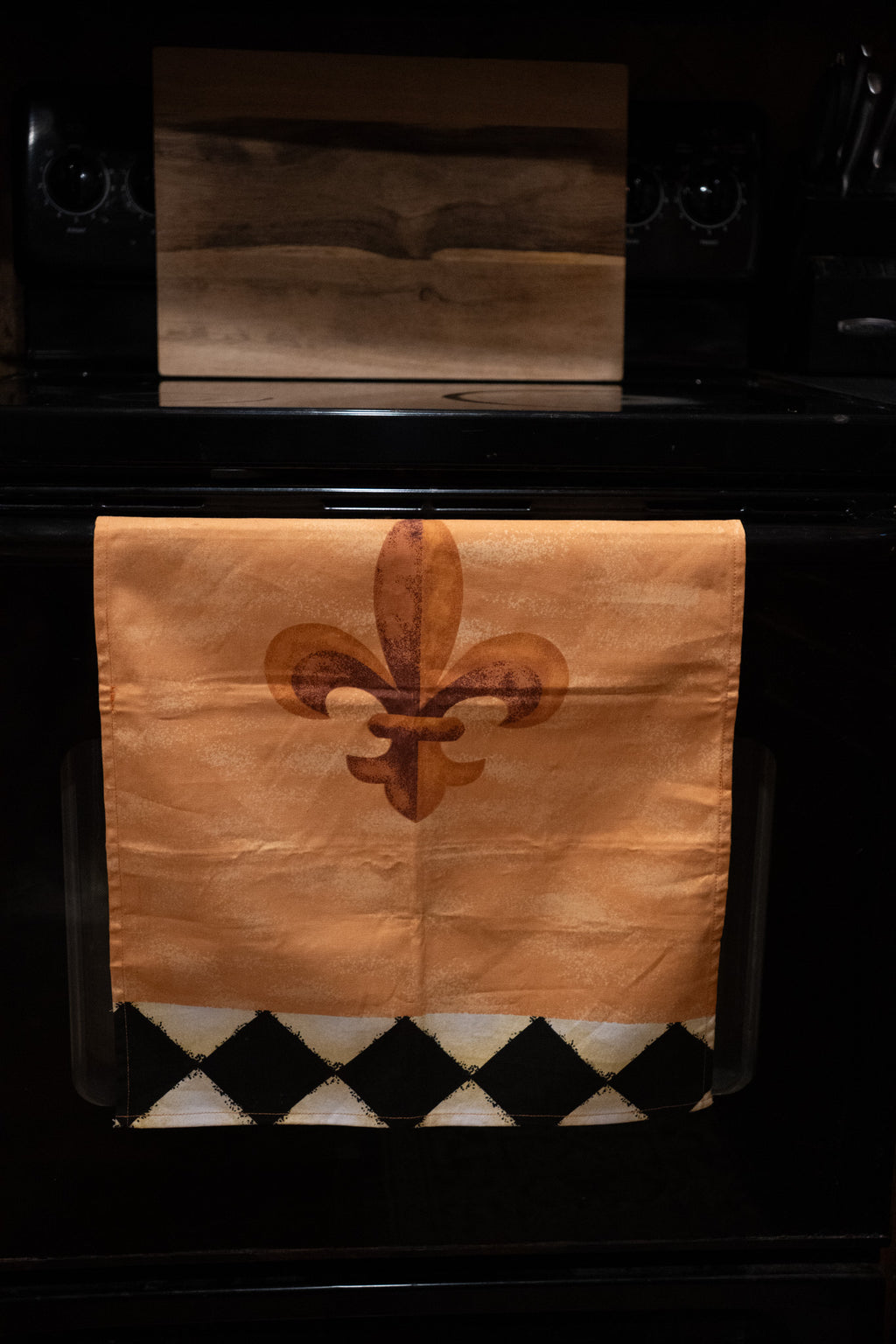 Fleur-de-lis Fabric Table Placement