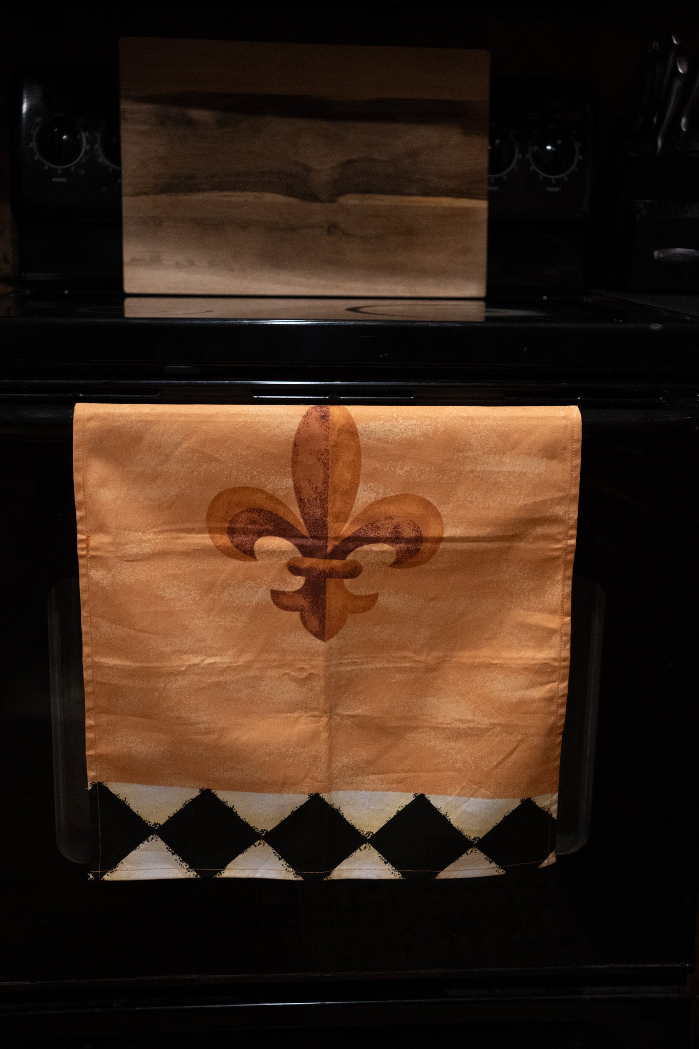 Fleur-de-lis Fabric Table Placement