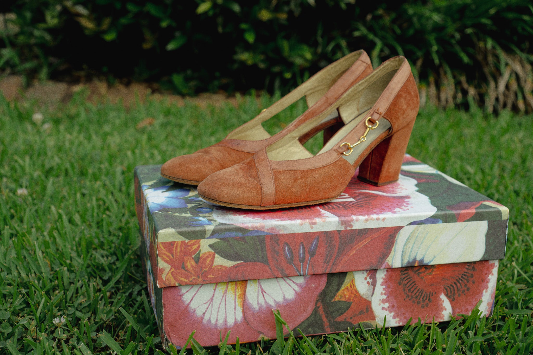 Vintage Gucci Caramel Suede Pumps