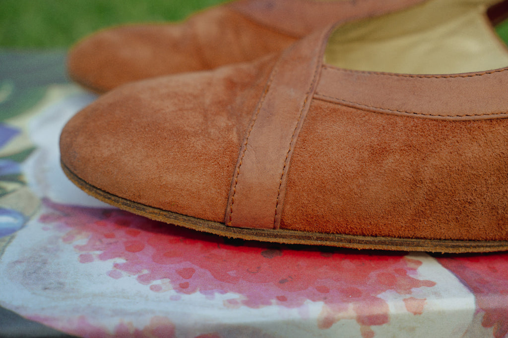 Vintage Gucci Caramel Suede Pumps