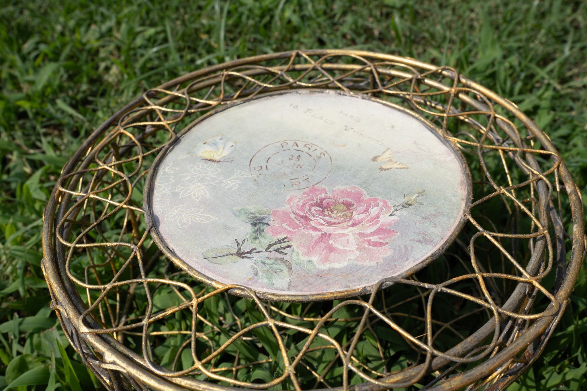 Gold Metal Wire Basket with Lid & Floral Paris Picture