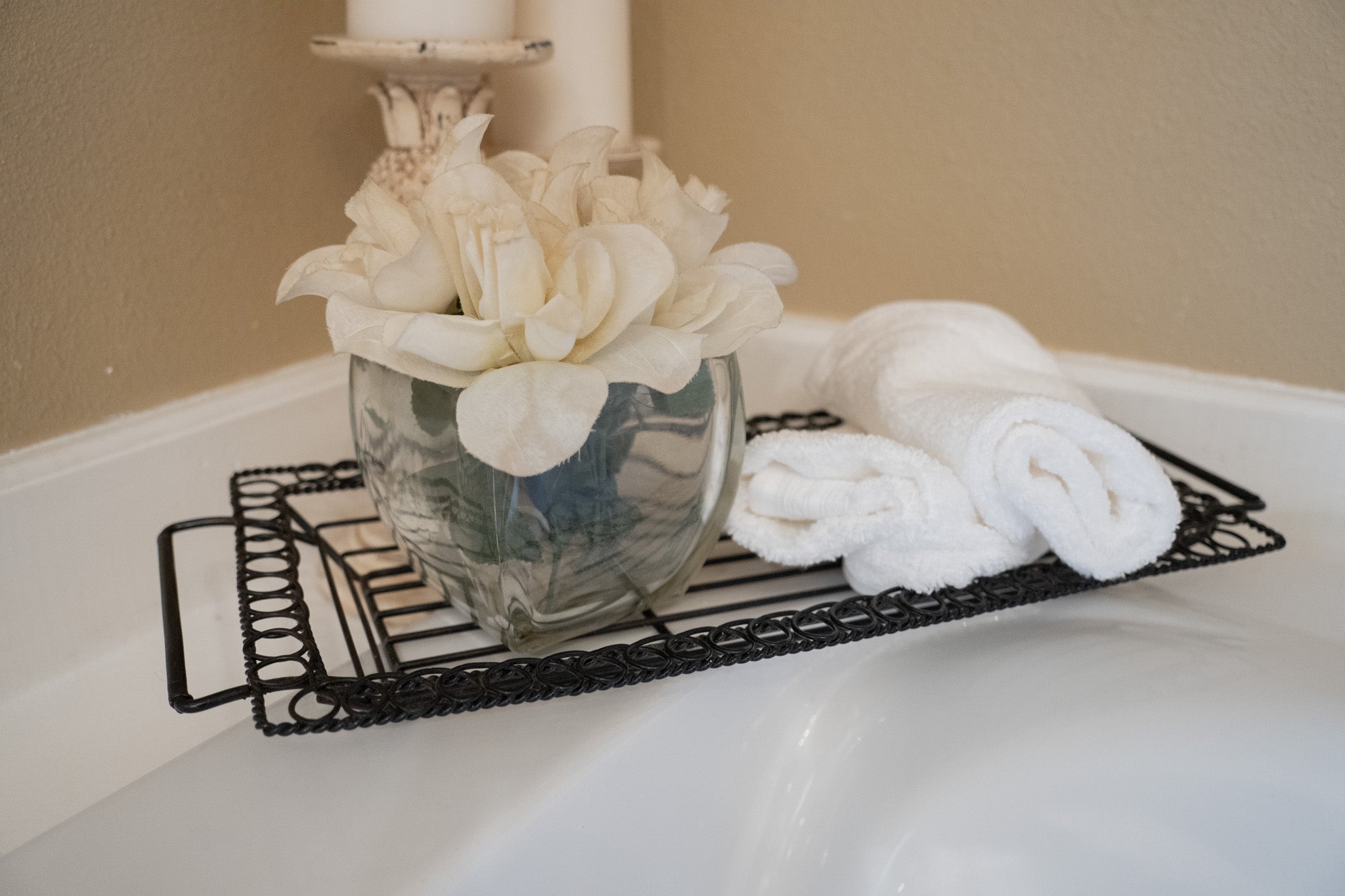 Black Metal Wire Tray with Lattice Design