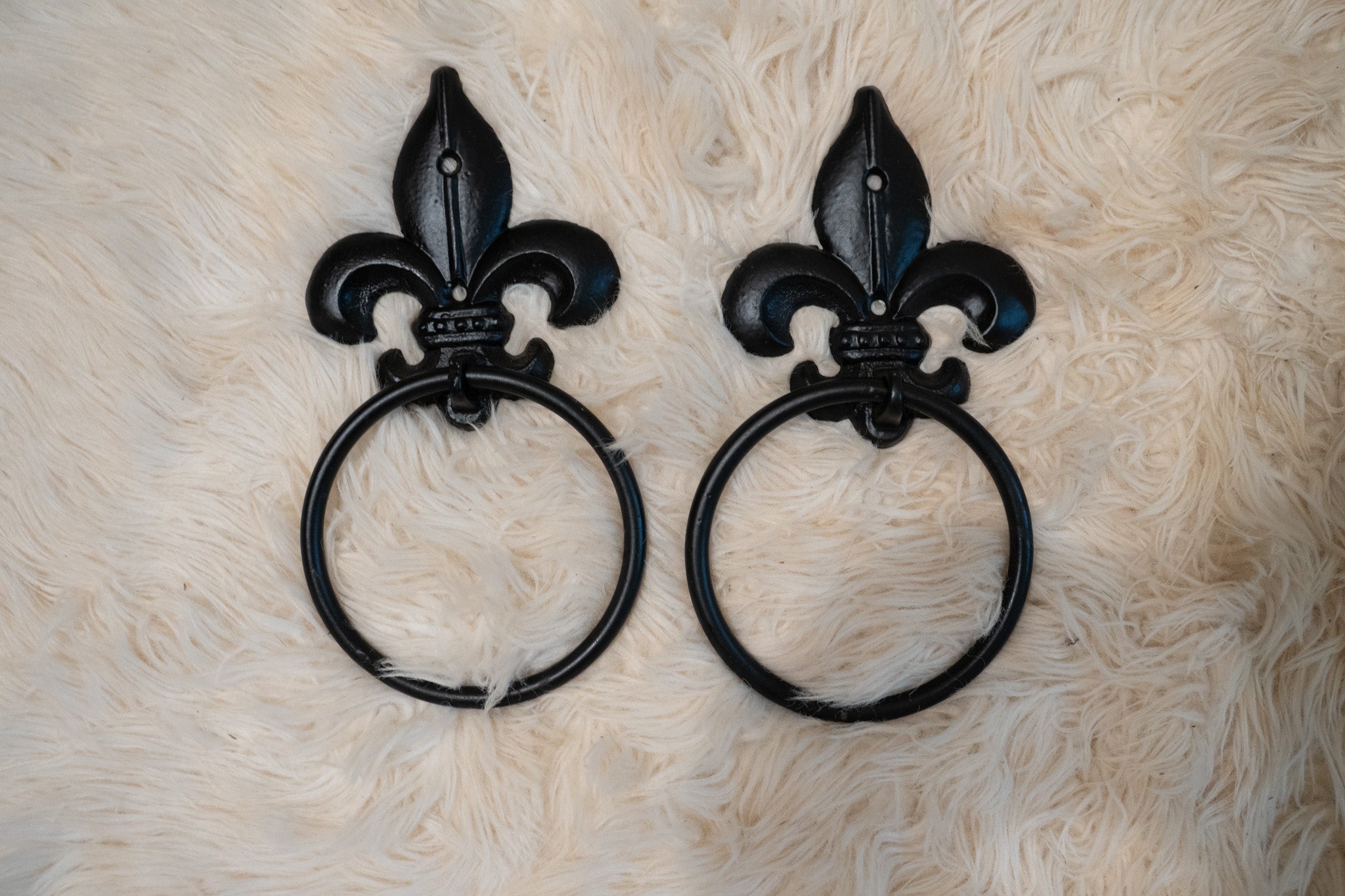 Fleur de Lis Metal Towel Hanger