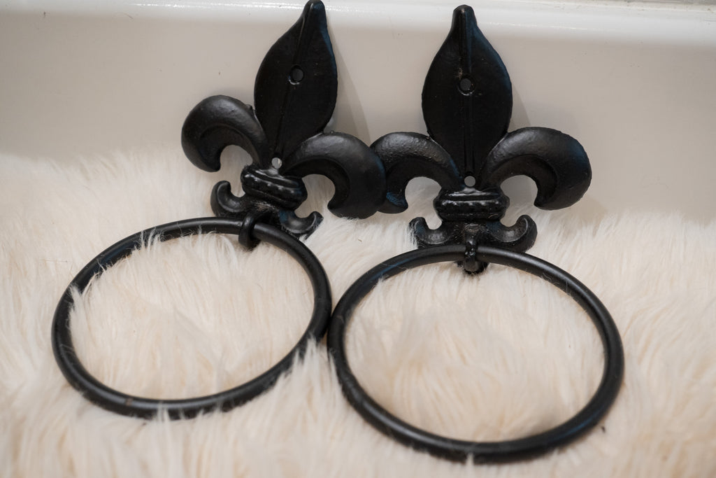 Fleur de Lis Metal Towel Hanger