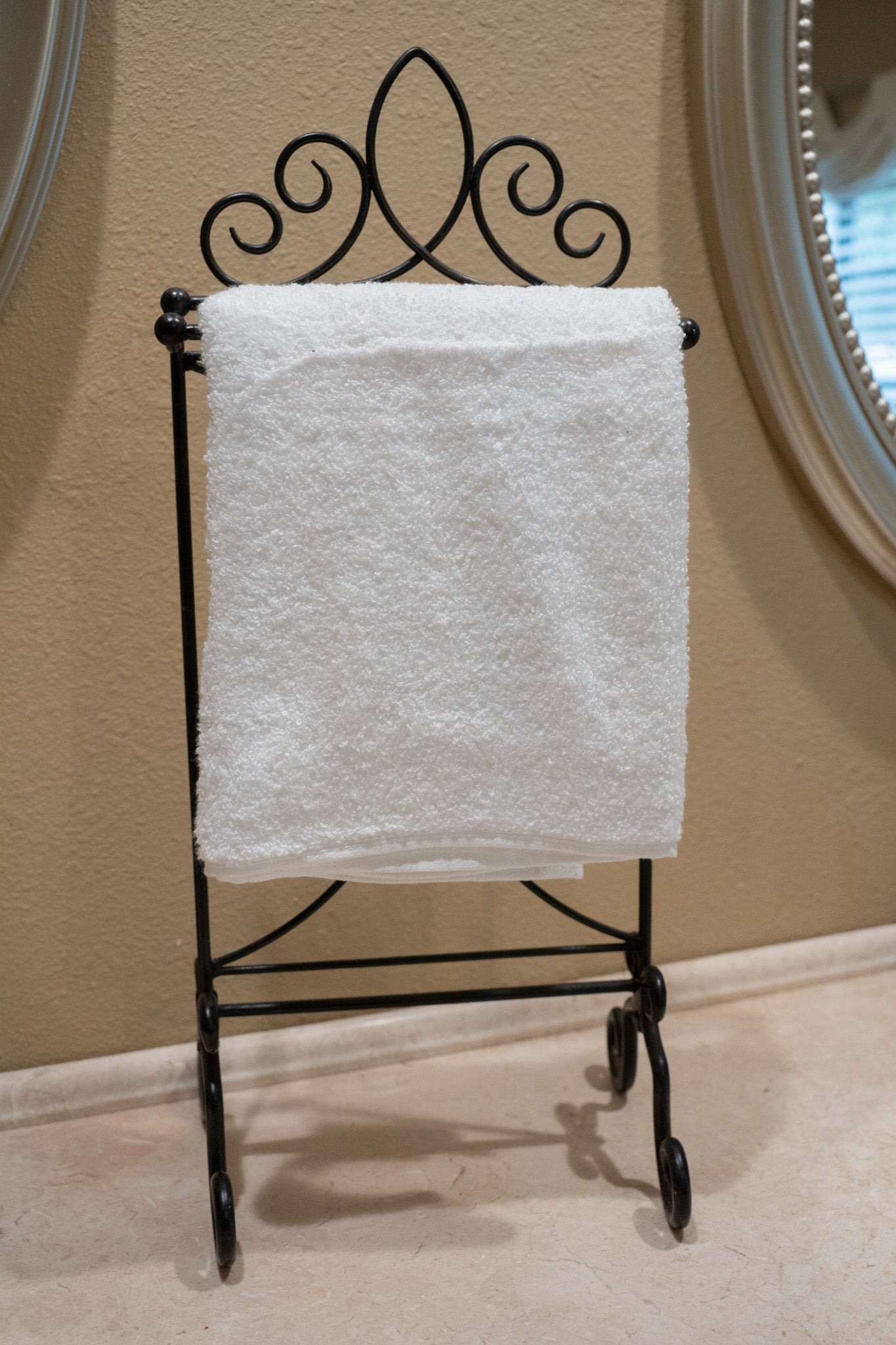 Metal Southern Living Hand Towel Stand