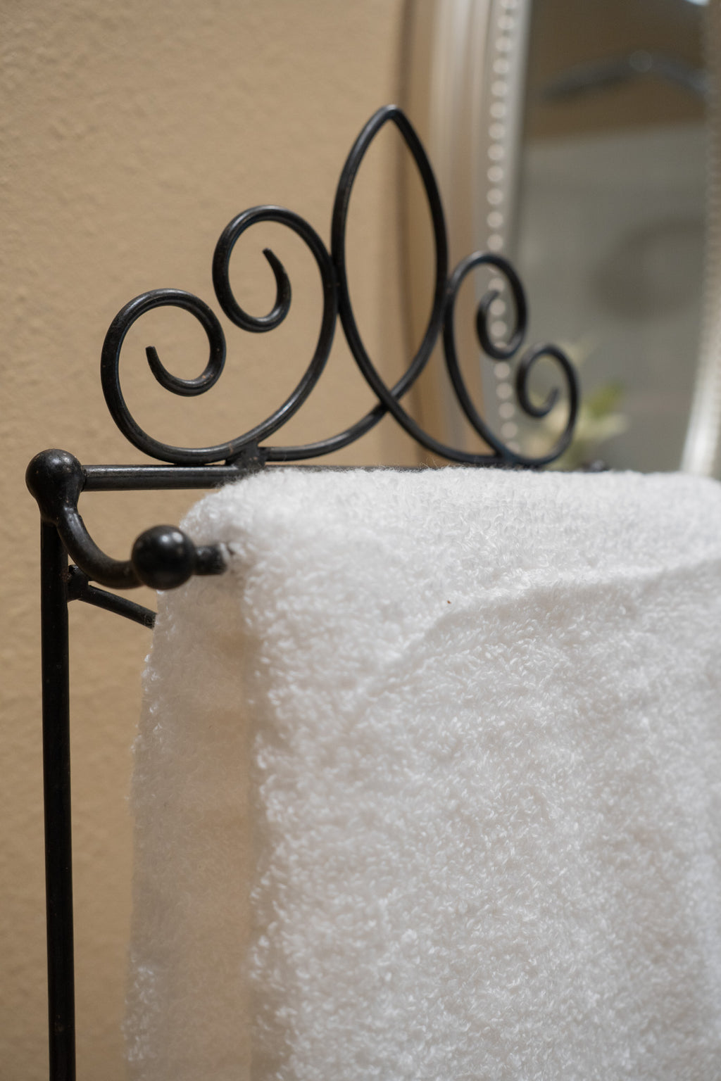 Metal Southern Living Hand Towel Stand