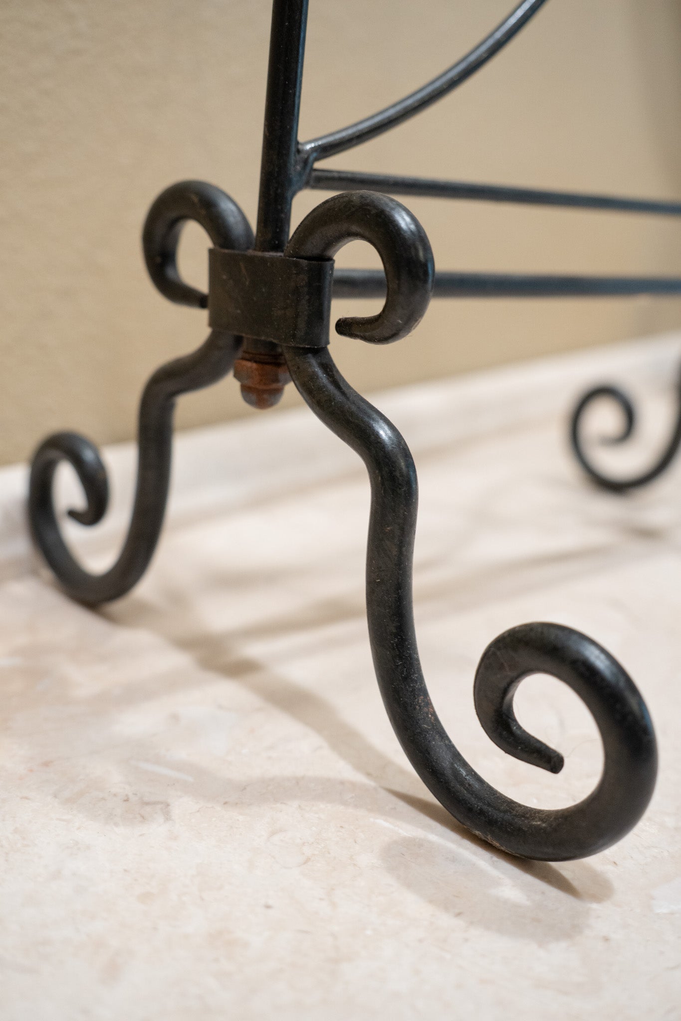 Metal Southern Living Hand Towel Stand