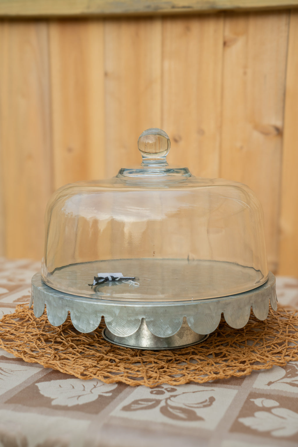 Metal Cake Stand with Scallop Edge