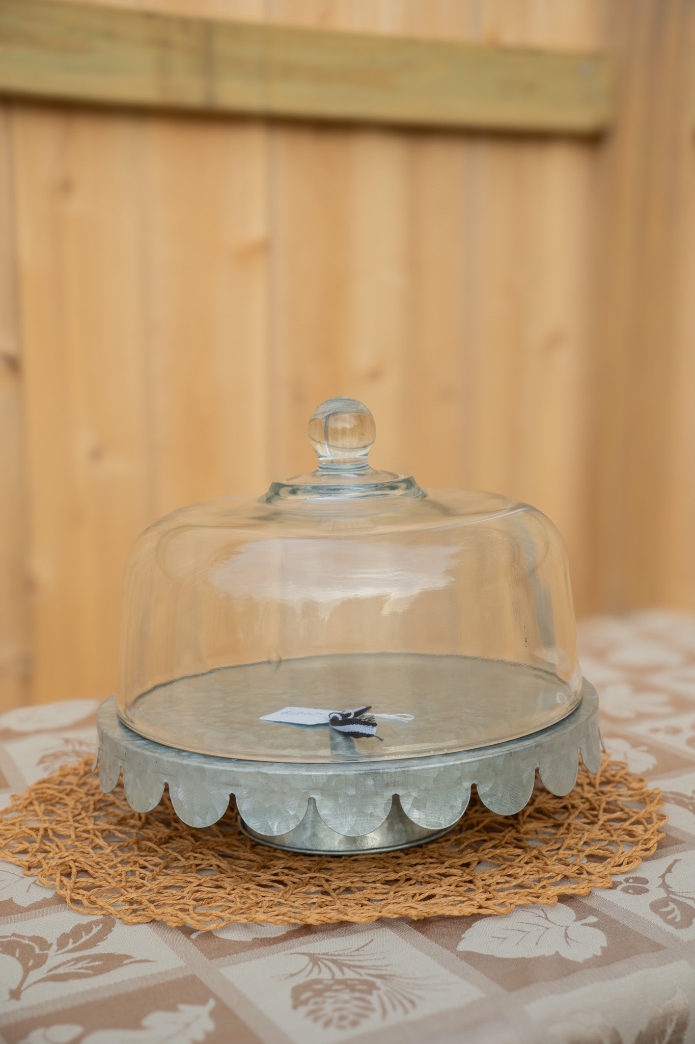 Metal Cake Stand with Scallop Edge