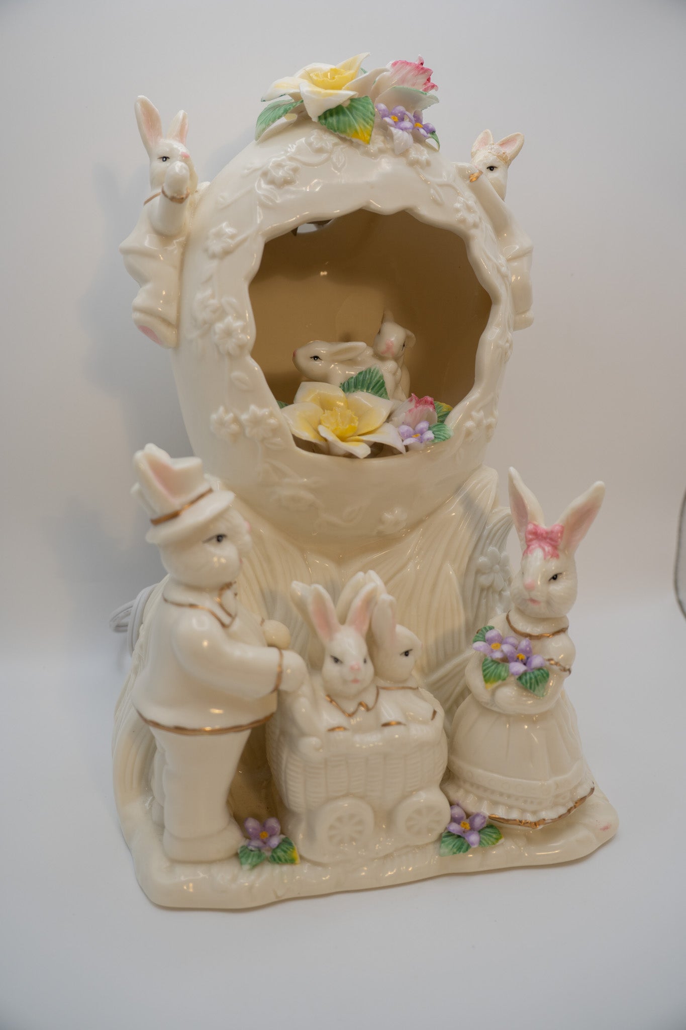 Vintage Porcelain Bunny Family Scene Lamp
