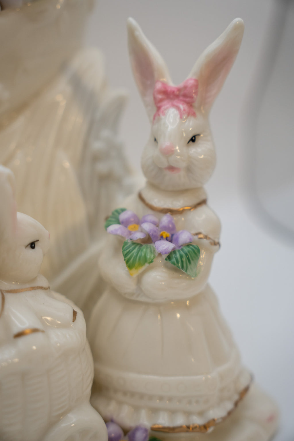 Vintage Porcelain Bunny Family Scene Lamp