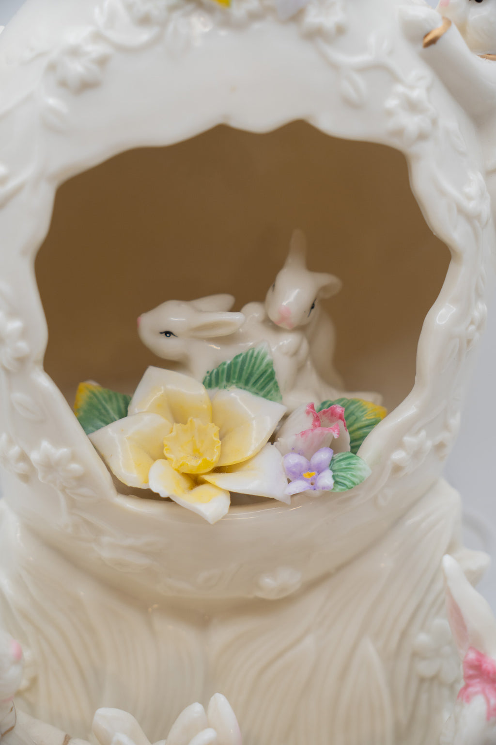 Vintage Porcelain Bunny Family Scene Lamp
