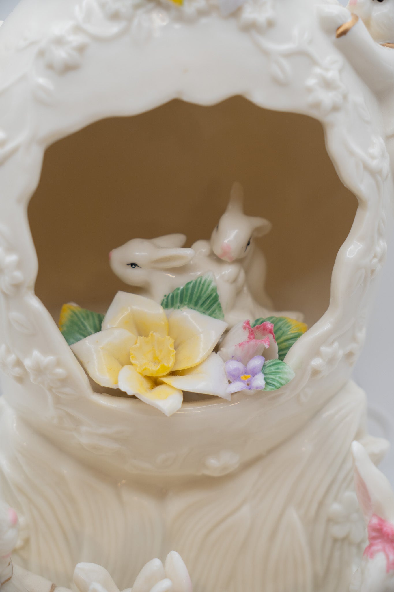 Vintage Porcelain Bunny Family Scene Lamp