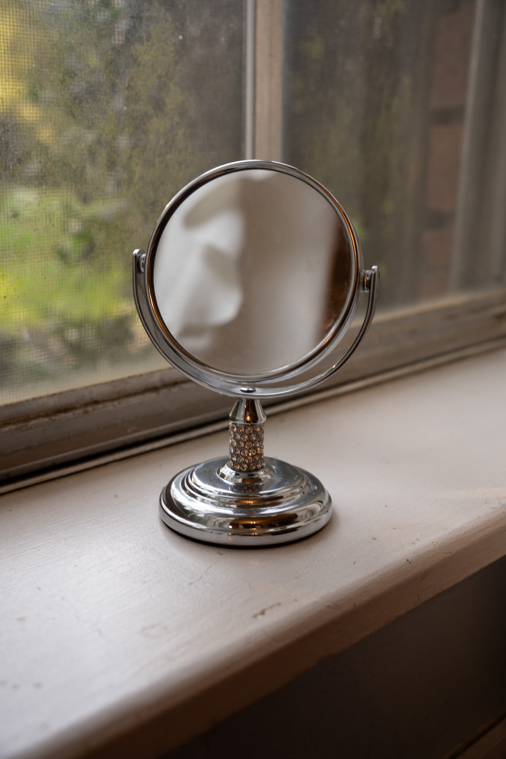 Mini 2-Way Flip Stand-Up Makeup Mirror