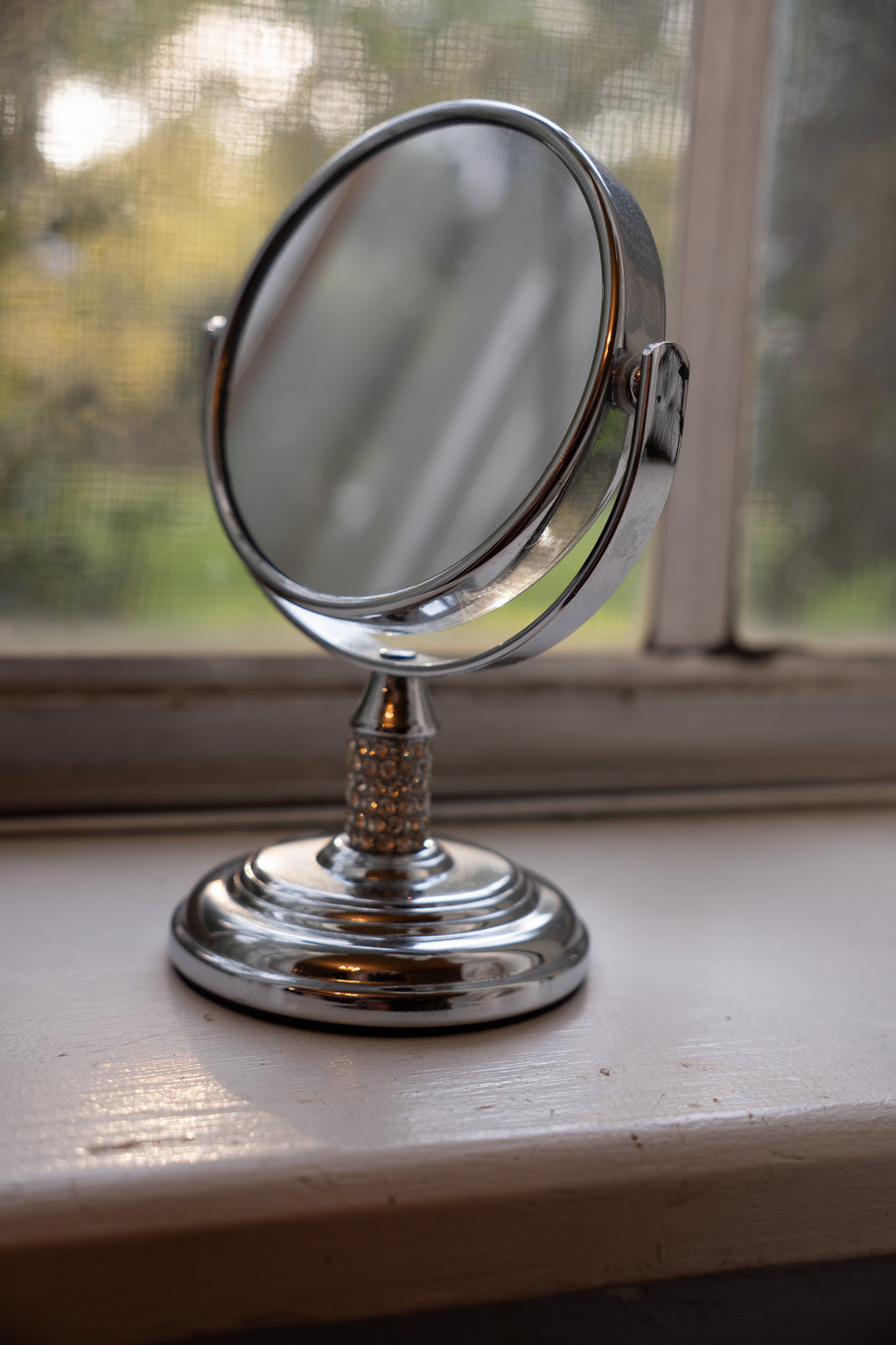 Mini 2-Way Flip Stand-Up Makeup Mirror