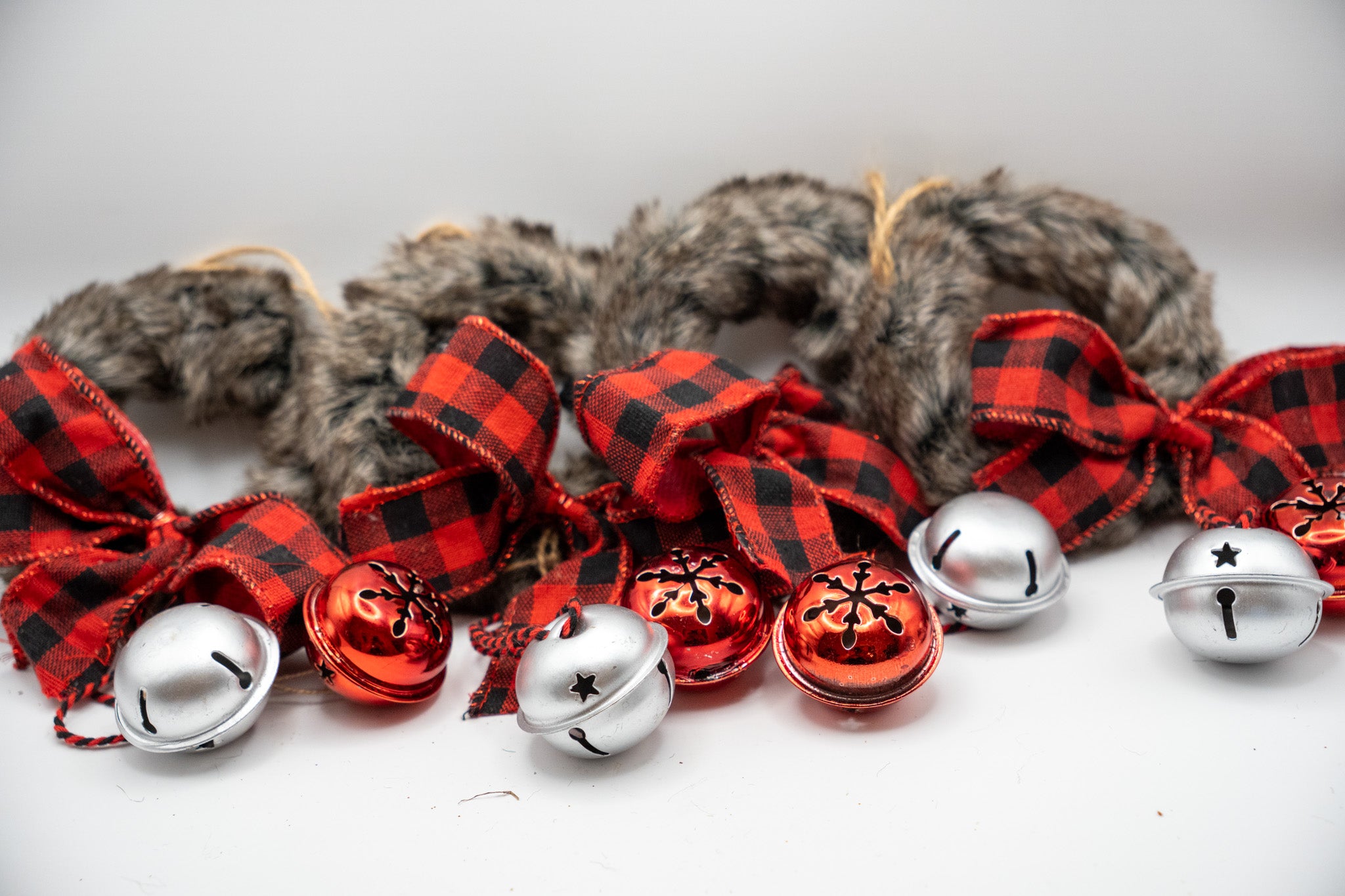 Fur Wreath & Bells Ornament Set — 4-Pc