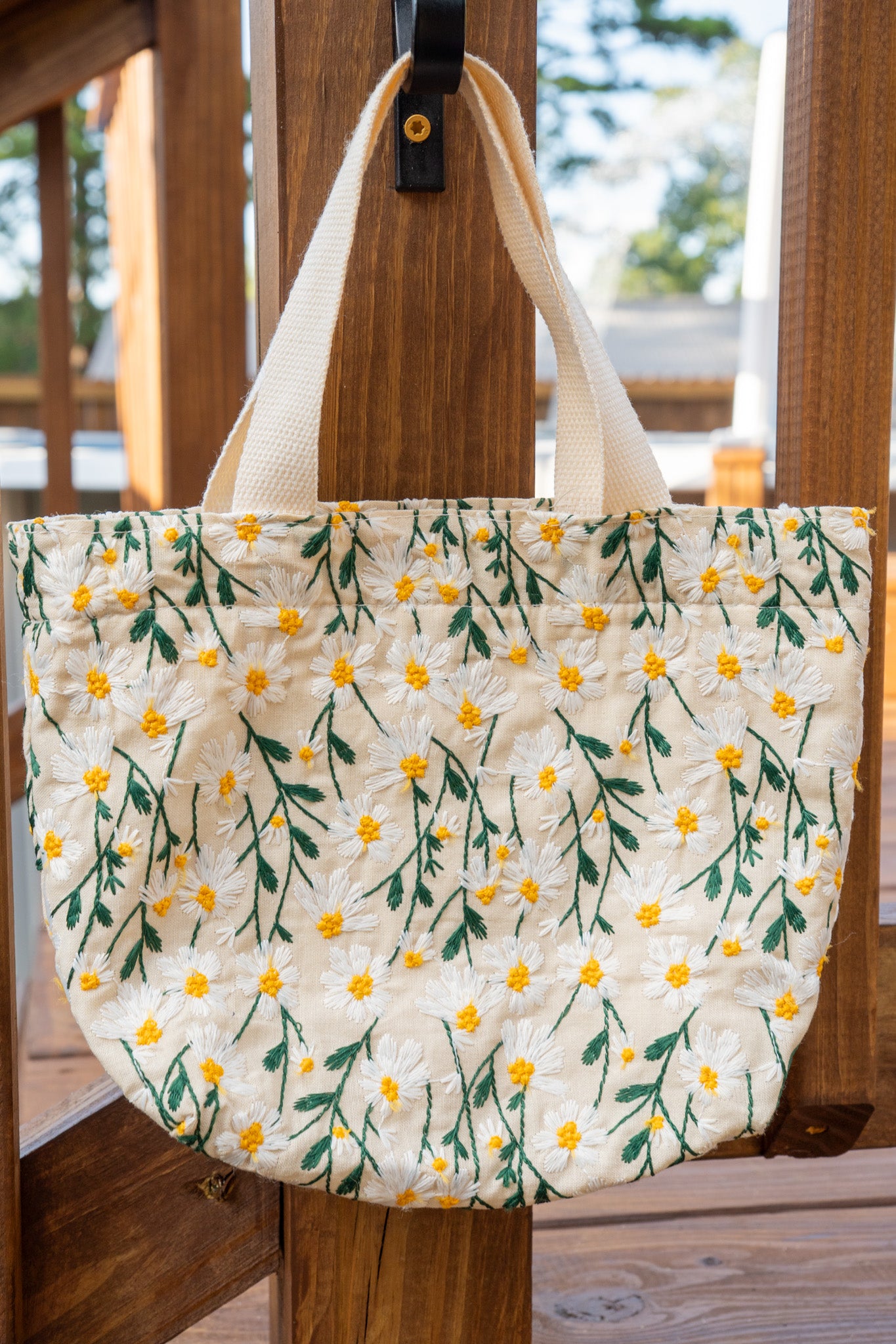 Small Tote Bag with Embroidered Flowers — "Pleasant Time"