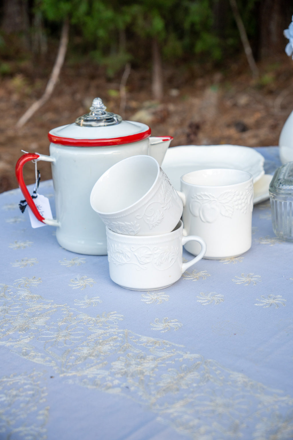Embossed White Ceramic Coffee Mug Set
