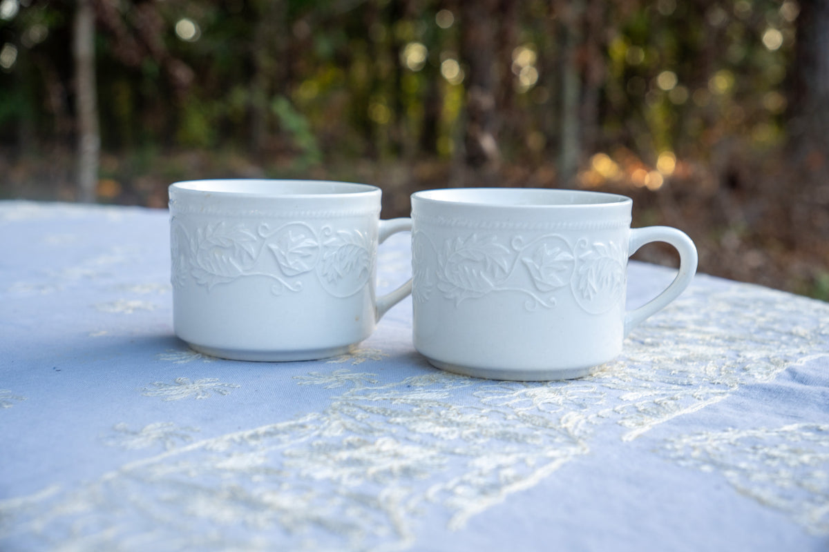 Embossed White Ceramic Coffee Mug Set