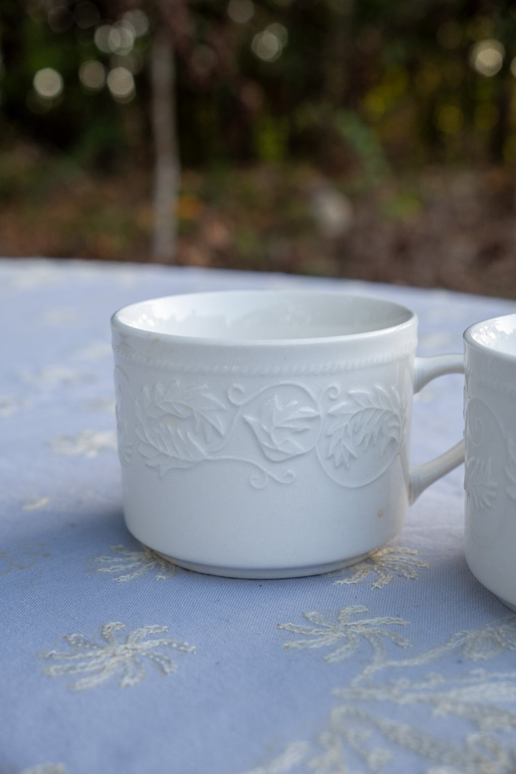 Embossed White Ceramic Coffee Mug Set