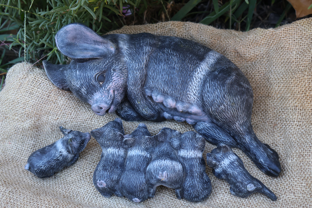 Vintage Black Ceramic Momma Pig & Six Piglets – 4-Piece Set