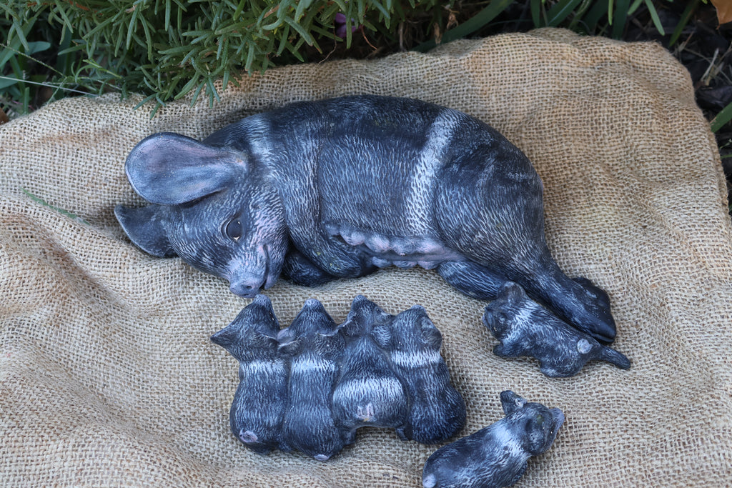 Vintage Black Ceramic Momma Pig & Six Piglets – 4-Piece Set