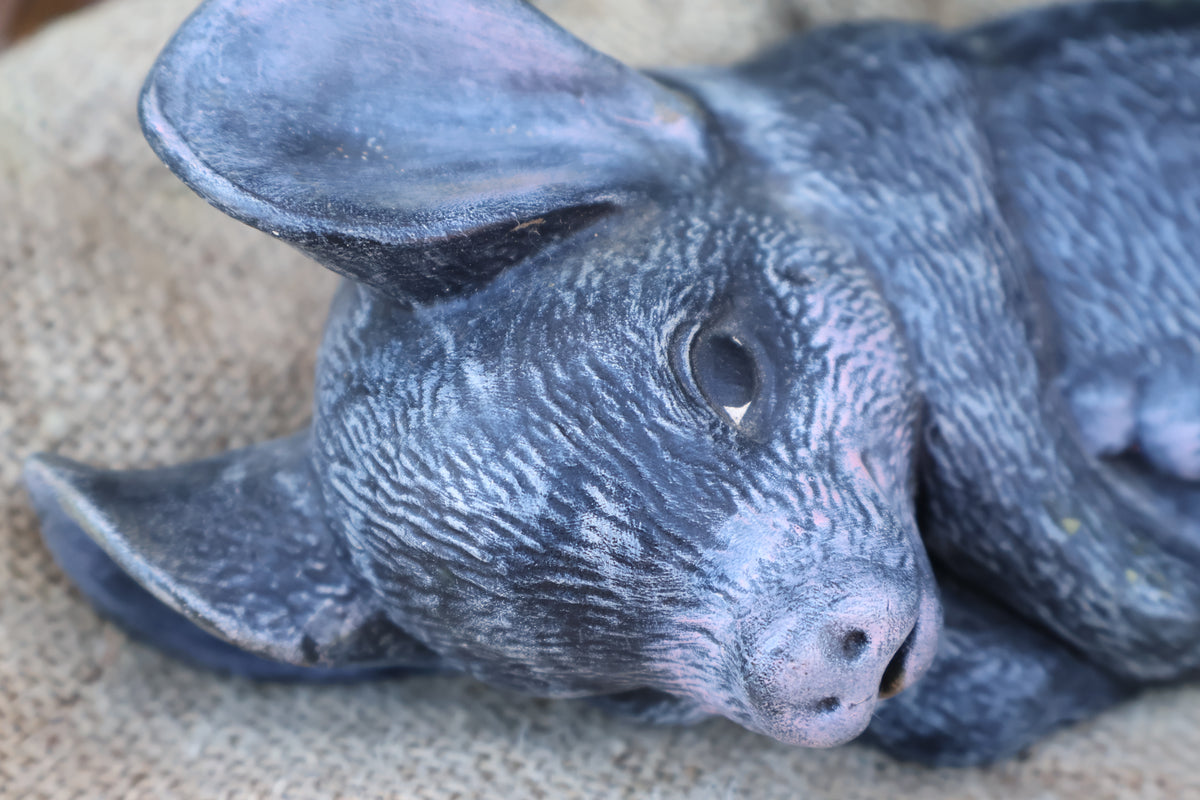 Vintage Black Ceramic Momma Pig & Six Piglets – 4-Piece Set